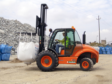 rent all-terrain forklift Hamburg