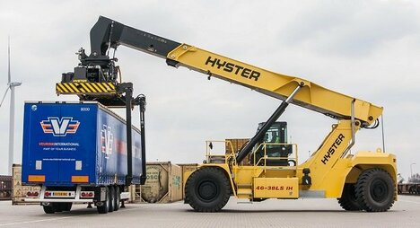 Hyster Reachstacker im Hafen